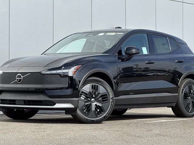 2026 Volvo EX30 Cross Country Twin Ultra