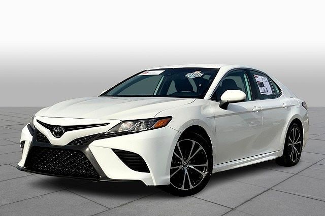 2020 Toyota Camry SE 