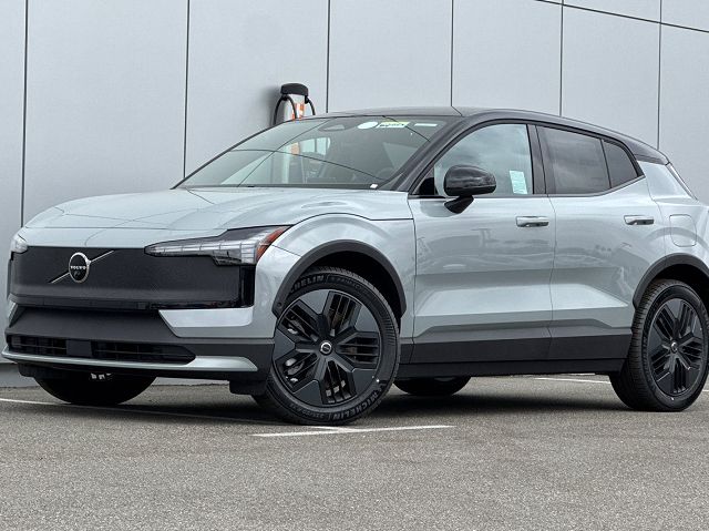 2026 Volvo EX30 Cross Country Twin Ultra