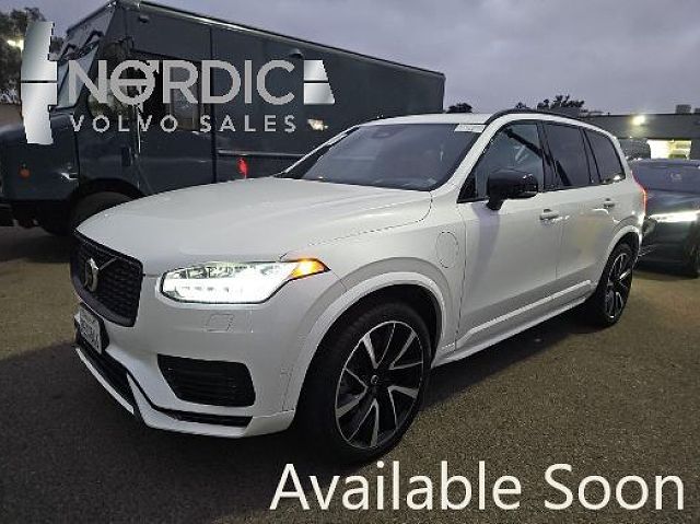 2023 Volvo XC90 Recharge T8 Ultimate Dark Theme