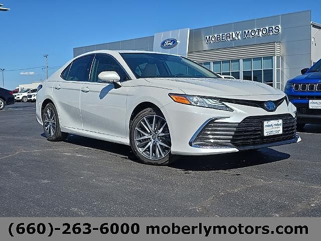 2022 Toyota Camry Hybrid XLE