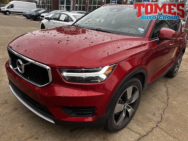 2020 Volvo XC40 T5 Momentum 
