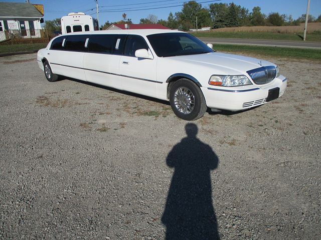 2003 Lincoln Town Car Executive 