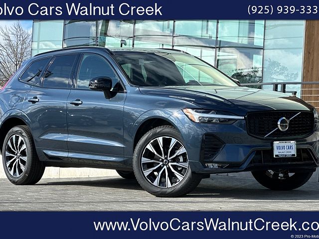 2025 Volvo XC60 B5 Core Dark Theme