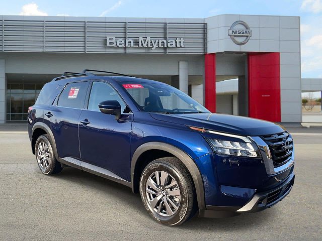 2023 Nissan Pathfinder SV