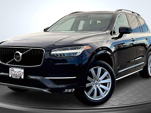 2017 Volvo XC90 T6 Momentum