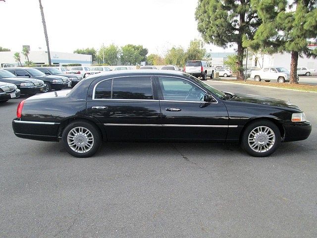2011 Lincoln Town Car Executive L 