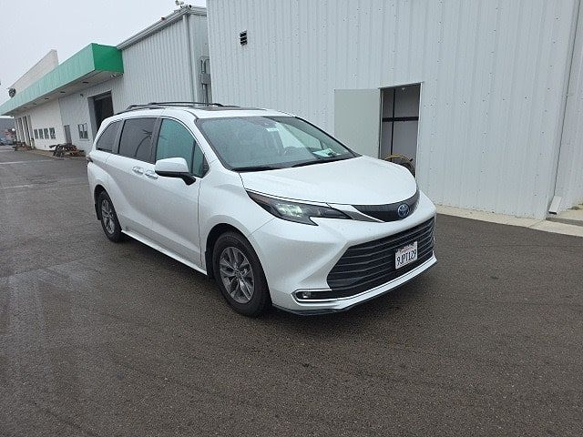 2024 Toyota Sienna XLE