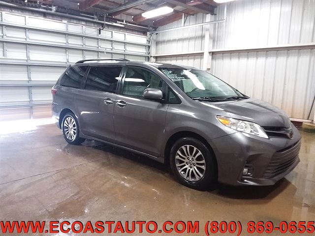 2019 Toyota Sienna XLE 