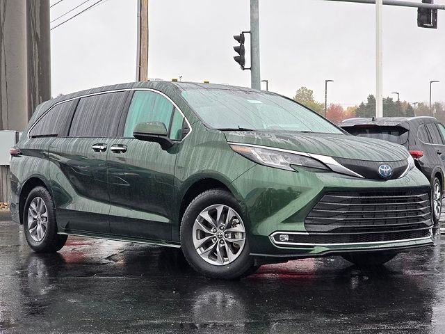 2023 Toyota Sienna XLE 7-Passenger