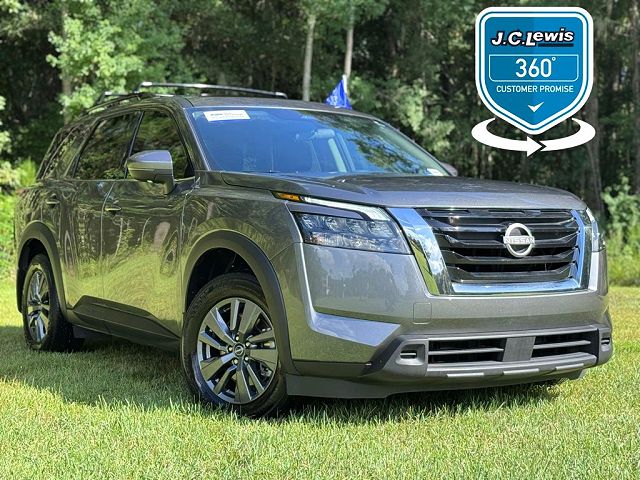 2024 Nissan Pathfinder SV