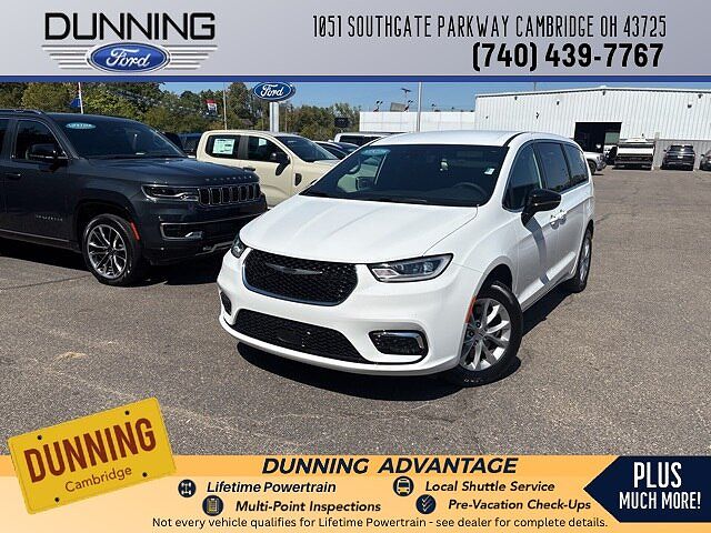 2025 Chrysler Pacifica Select