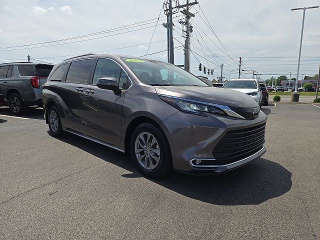 2023 Toyota Sienna XLE