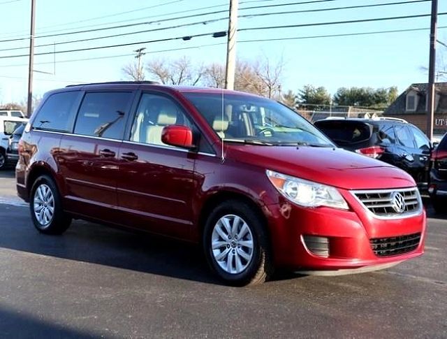 2012 Volkswagen Routan SE 