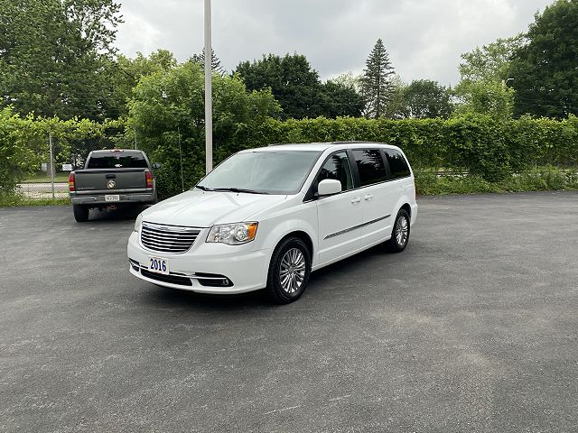 2016 Chrysler Town & Country Touring L