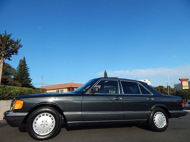 1991 Mercedes-Benz 300 SE 