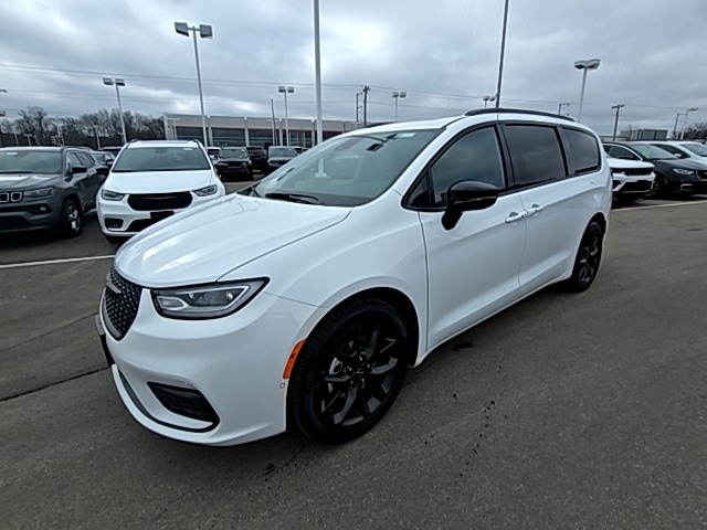 2024 Chrysler Pacifica Madison WI