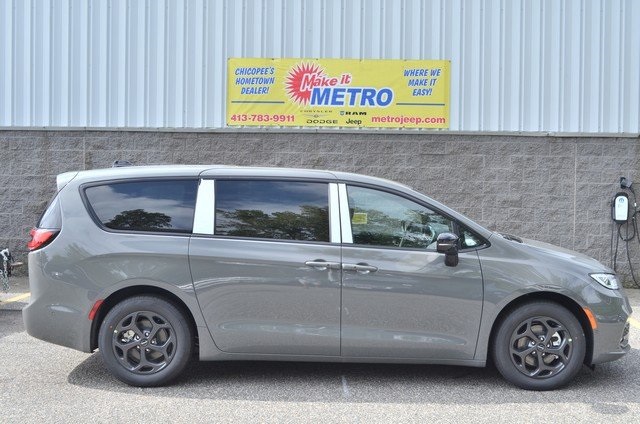 2023 Chrysler Pacifica Chicopee MA