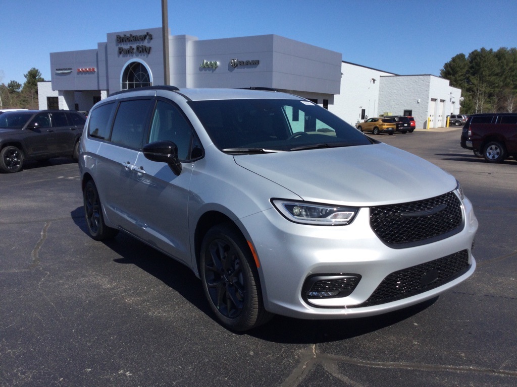 2024 Chrysler Pacifica Merrill WI