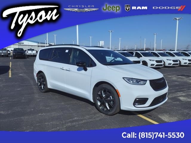 2024 Chrysler Pacifica Shorewood IL